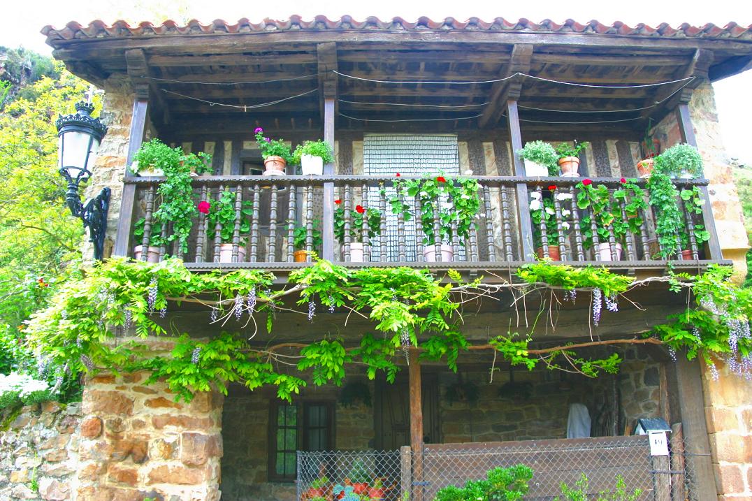 Foto de Bárcena Mayor (Cantabria), España