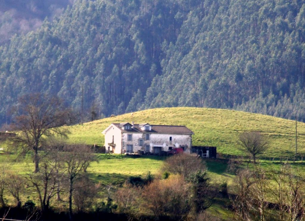 Foto de Argomilla de Cayon (Cantabria), España