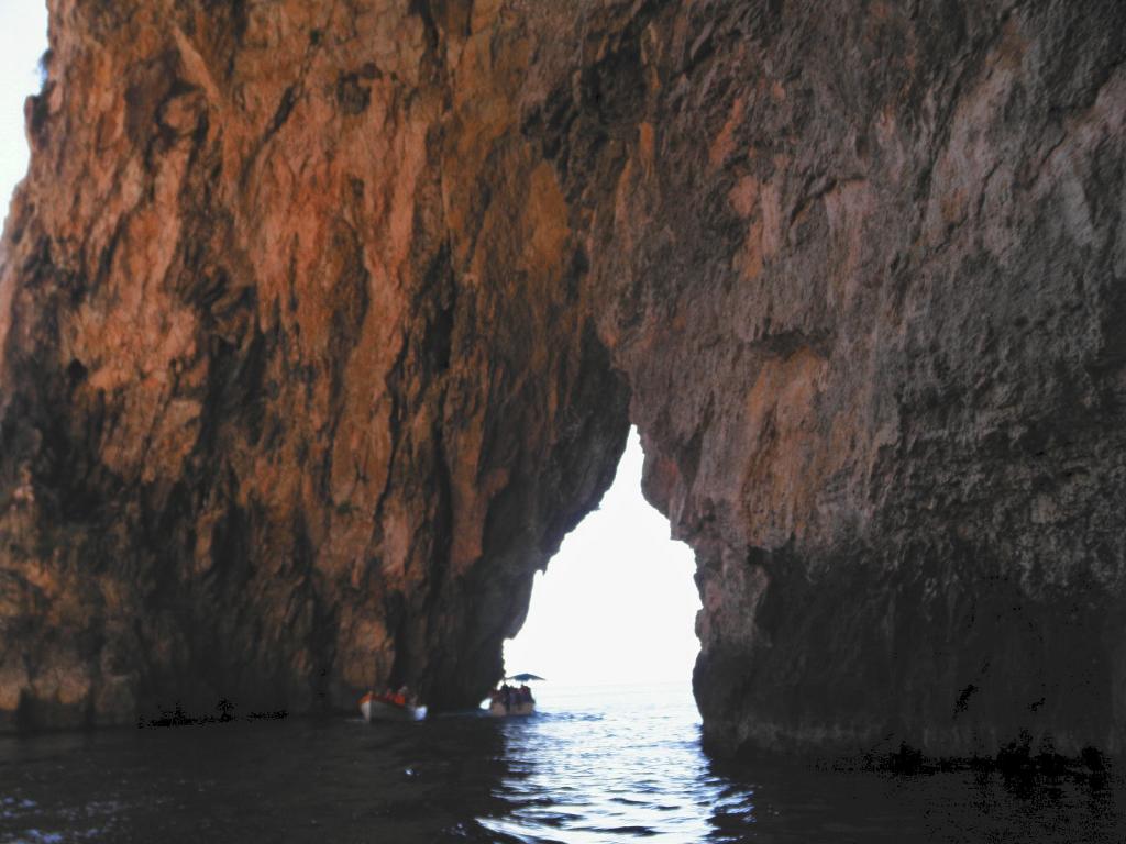 Foto de IL-Maqluba, Malta