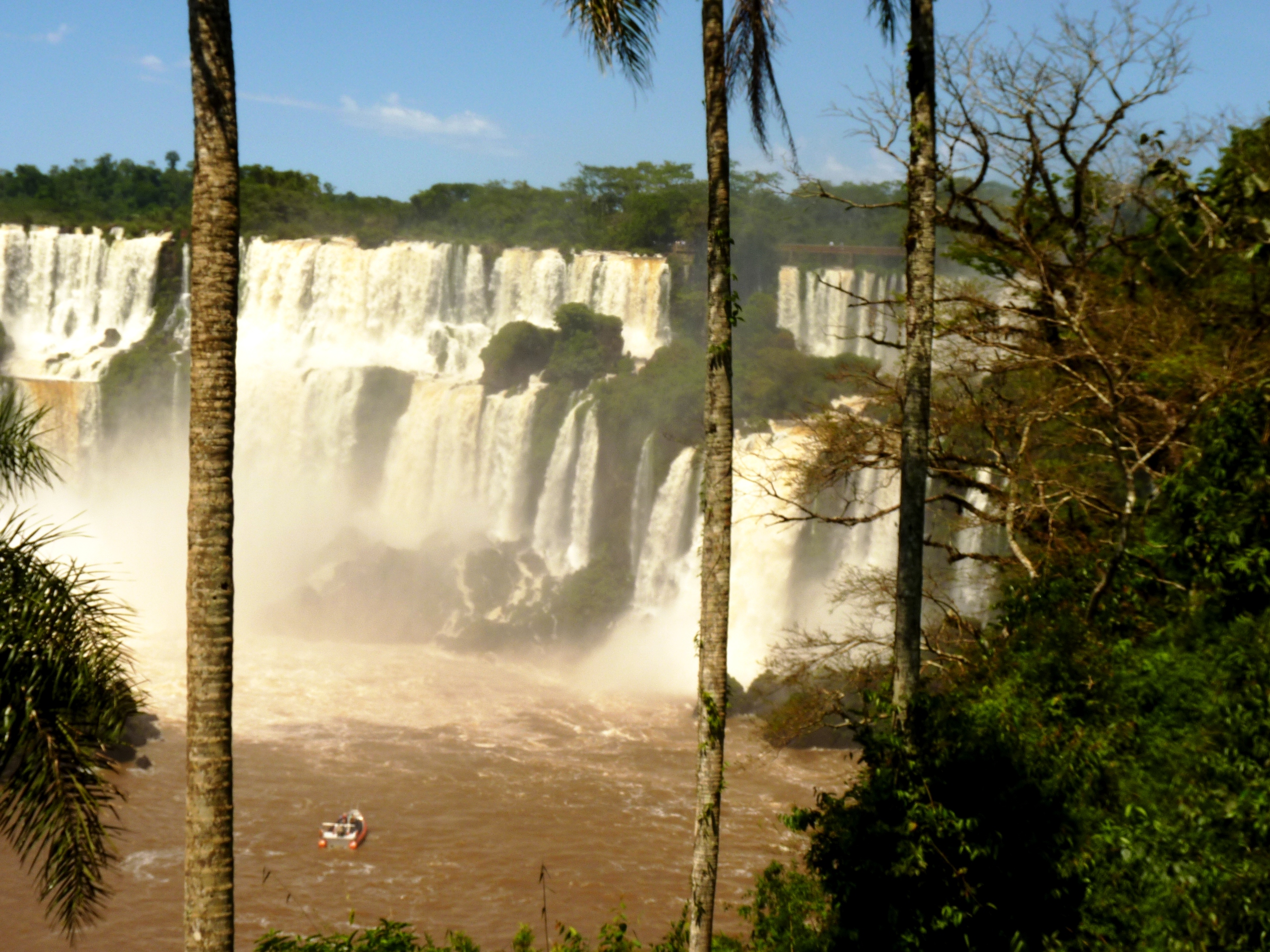 Foto: Saltos en panorámica. - Cataratas del Iguazú (Misiones), Argentina