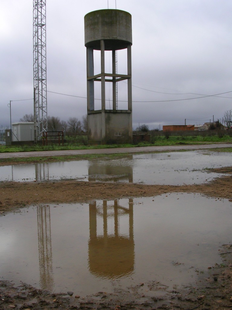 Foto: El Deposito Del Agua - Zuares Del Páramo (León), España