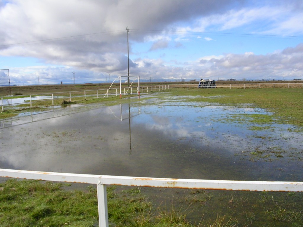 Foto: Campo De Futbol - Zuares Del Páramo (León), España