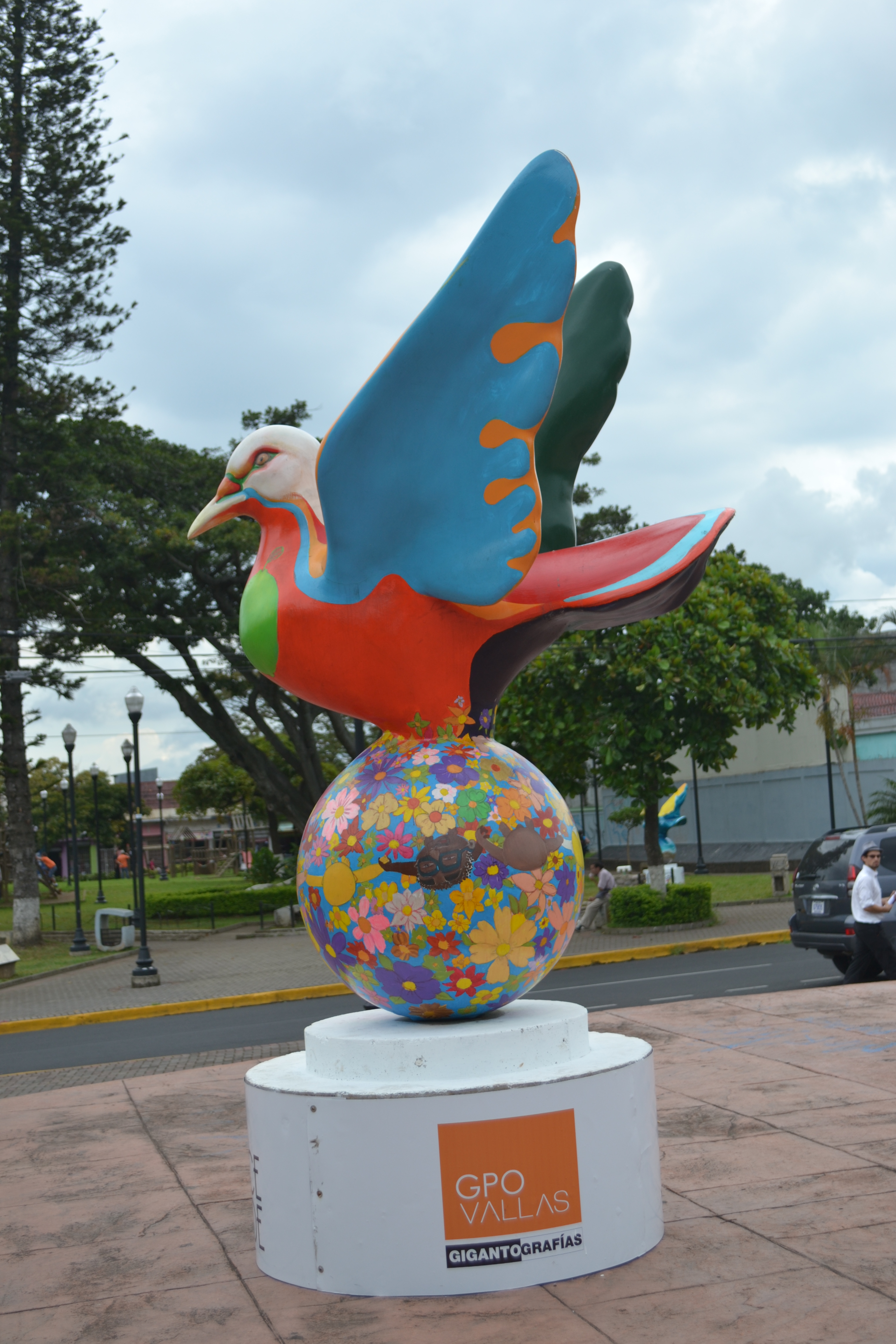 Foto: PALOMAS EN PARQUES DE ALAJUELA - Alajuela, Costa Rica