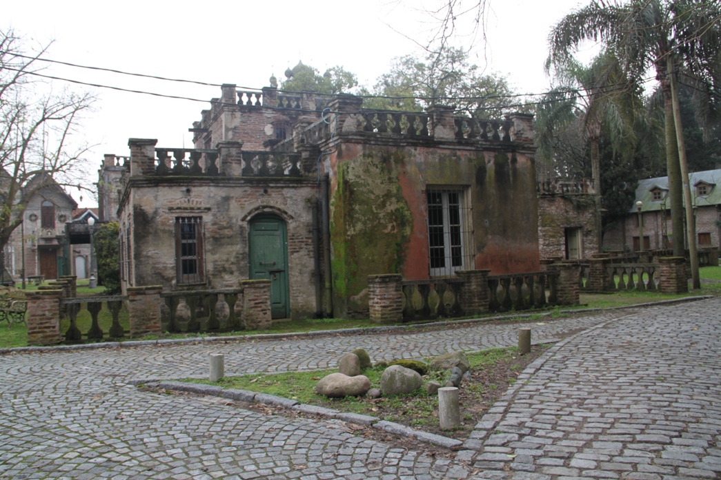 Foto: Campanópolis - González Catán (Buenos Aires), Argentina