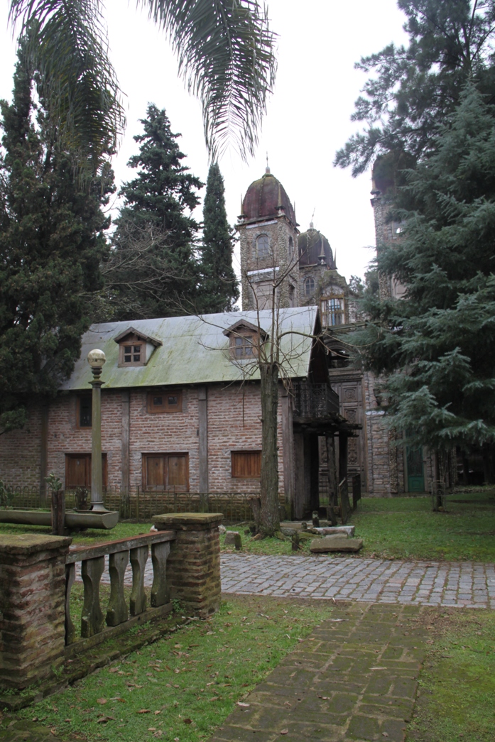 Foto: Campanópolis - González Catán (Buenos Aires), Argentina