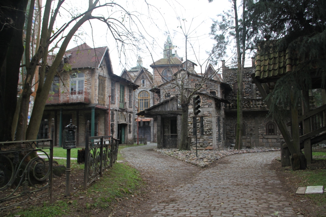 Foto: Campanópolis - González Catán (Buenos Aires), Argentina