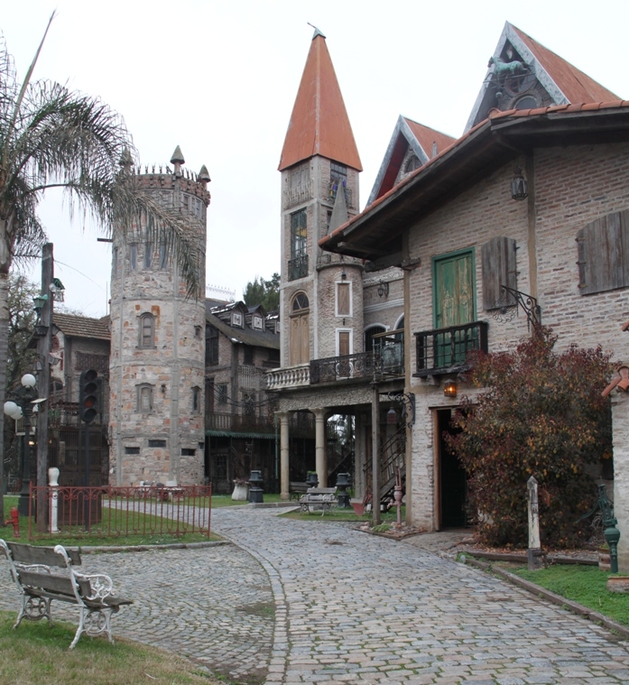 Foto: Campanópolis - González Catán (Buenos Aires), Argentina