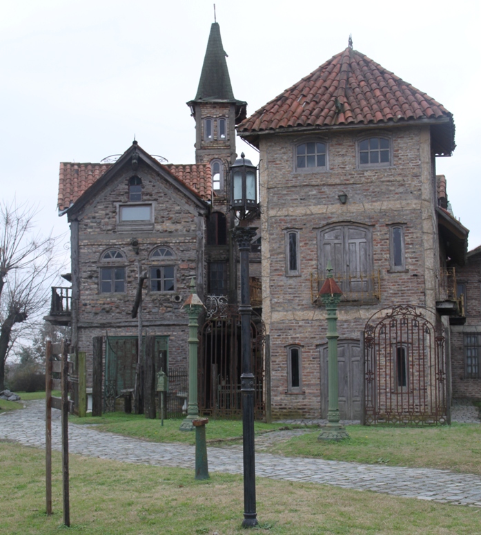 Foto: Campanópolis - González Catán (Buenos Aires), Argentina