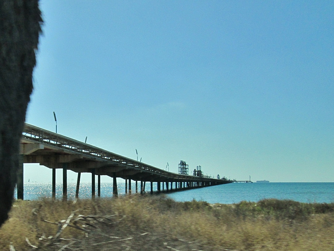 Foto: Puente del petroleo - Cagliari (Sardinia), Italia