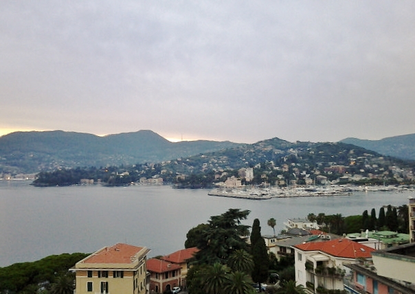 Foto: Vista del golfo del Tigullio - Rapallo (Liguria), Italia