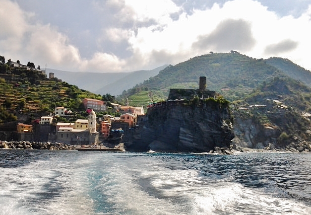 Foto: Navegando - Vernazza (Liguria), Italia