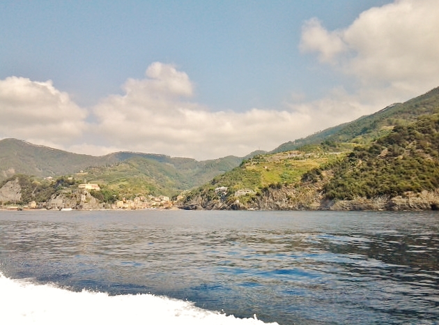 Foto: Navegando - Vernazza (Liguria), Italia