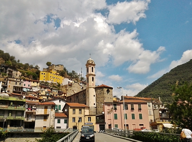 Foto: Centro histórico - Badalucco (Liguria), Italia