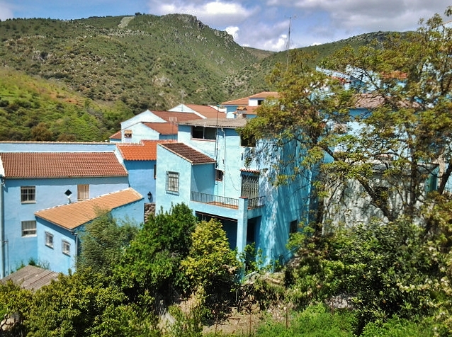 Foto: Vista del pueblo - Júzcar (Málaga), España