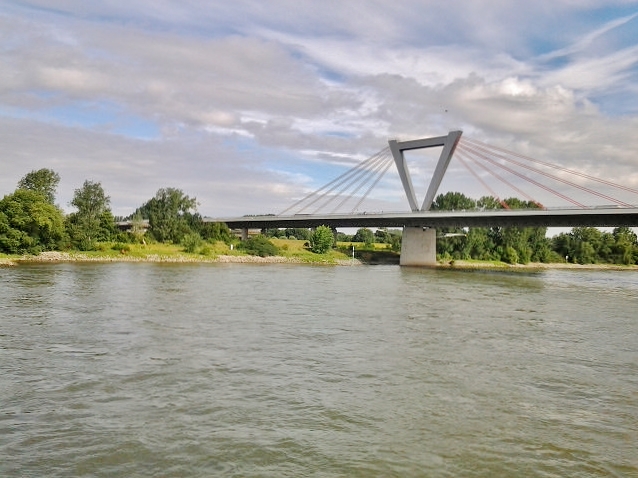 Foto: Navegando - Düsseldorf (North Rhine-Westphalia), Alemania