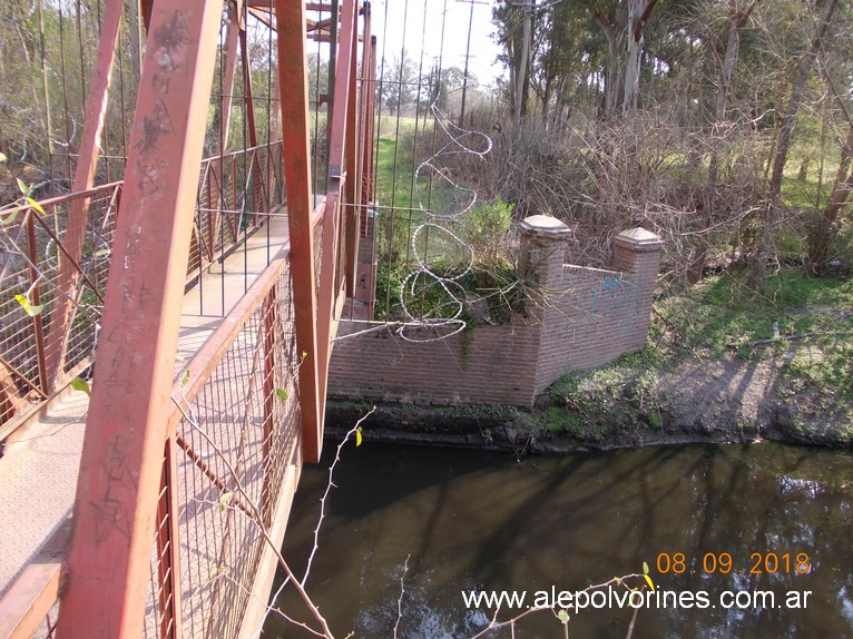 Foto: Puente Peatonal - Maquinista Savio (Buenos Aires), Argentina