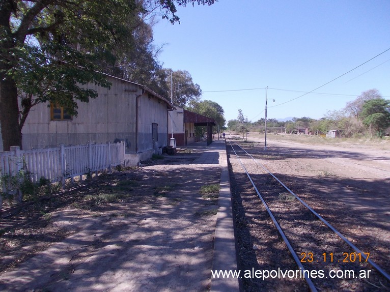 Foto: Estacion Maquinista Veron - Los Lapachos (Jujuy), Argentina