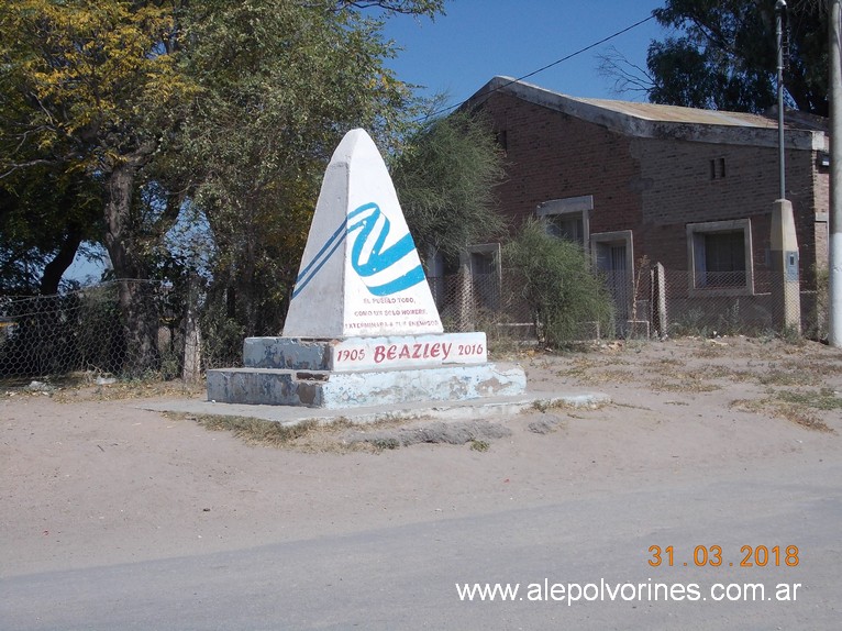 Foto: Monumento centenario Beazley - Beazley (San Luis), Argentina