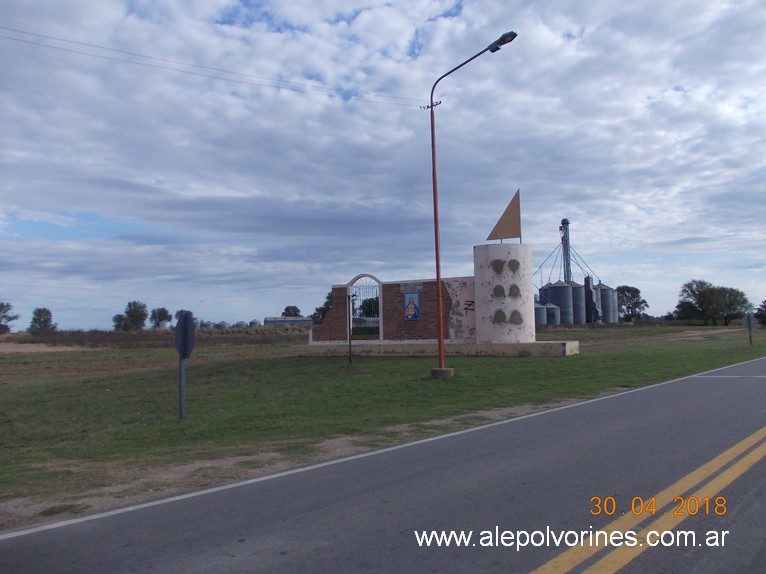 Foto: Acceso a Miguel Riglos - Miguel Riglos (La Pampa), Argentina