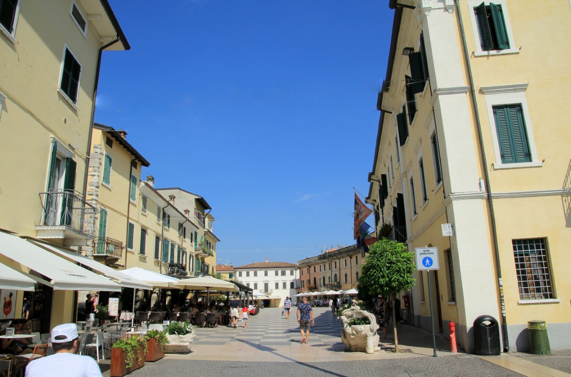 Foto: Centro histórico - Lazise (Veneto), Italia