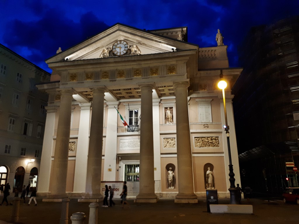 Foto: Vista nocturna - Trieste (Friuli Venezia Giulia), Italia