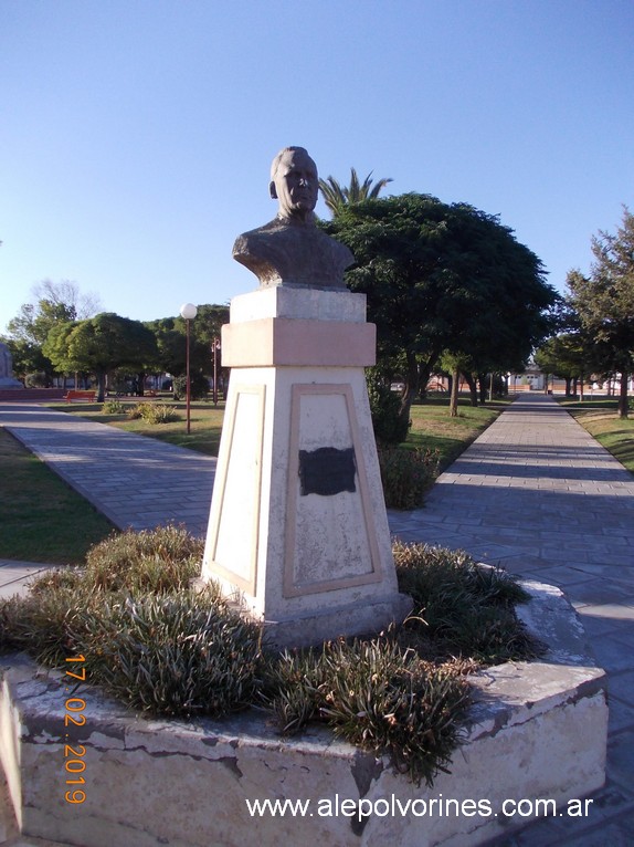 Foto: Bernasconi Plaza 25 de Mayo - Bernasconi (La Pampa), Argentina