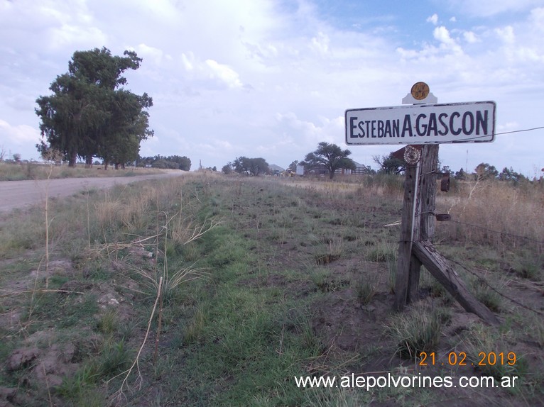 Foto: Acceso a Gascon - Gascon (Buenos Aires), Argentina