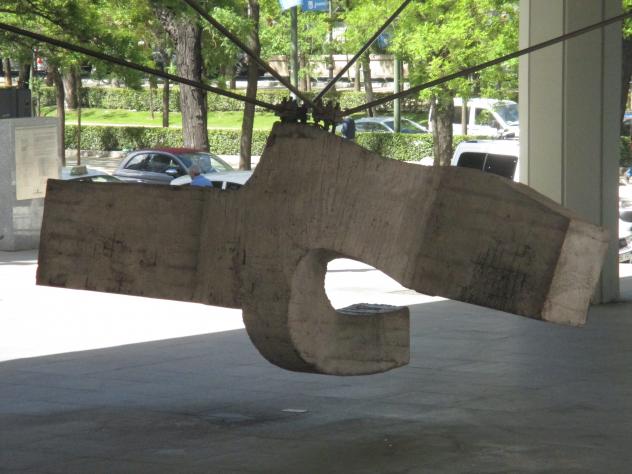 Foto: La sirena varada obra de Chillida en el Paseo de la Castellana - Madrid (Comunidad de Madrid), España