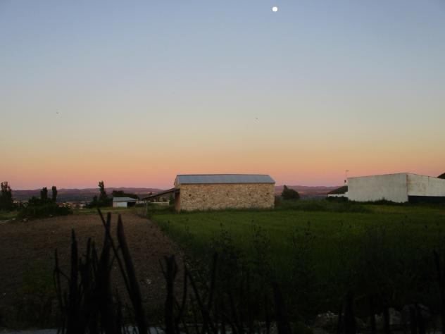 Foto: Atardecer con luna - Mazuecos (Guadalajara), España