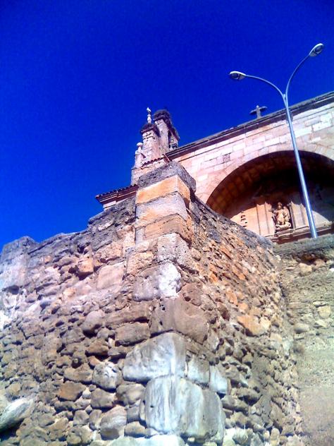 Foto: La iglesia en lo alto - Villalba de Duero (Burgos), España