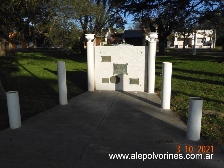 Foto: De La Garma - Monumento Centenario - De La Garma (Buenos Aires), Argentina