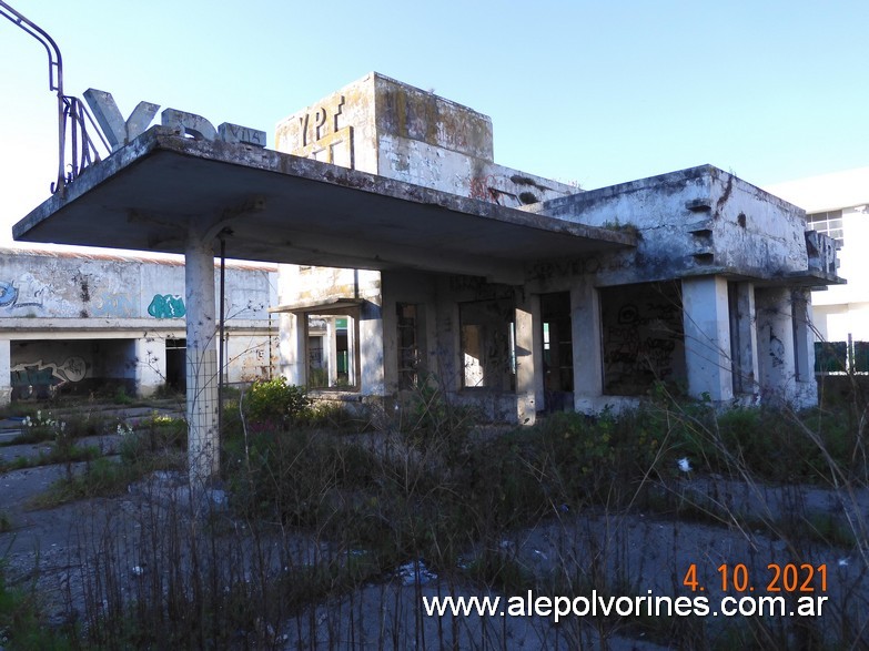 Foto: Tres Arroyos - Estacion de Servicio Abandonada - Tres Arroyos (Buenos Aires), Argentina