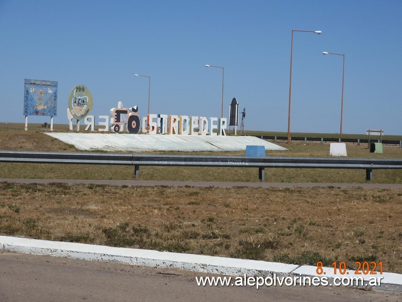 Foto: Stroeder - Acceso - Stroeder (Buenos Aires), Argentina