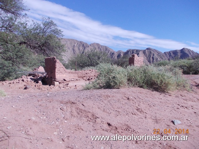 Foto: Apeadero Peñas Blancas - Tinogasta (Catamarca), Argentina