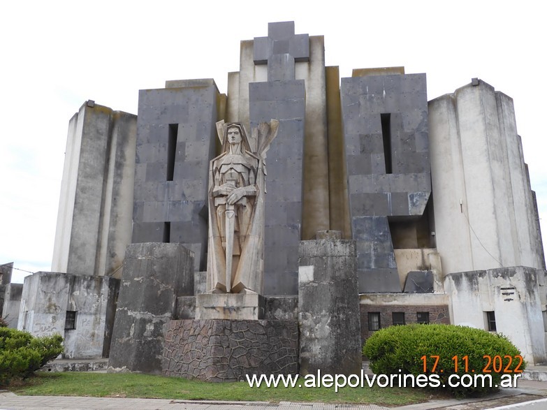 Foto: Azul - Portal del Cementerio Municipal - Azul (Buenos Aires), Argentina