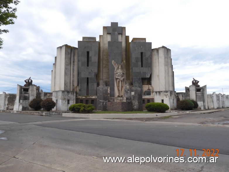 Foto: Azul - Portal del Cementerio Municipal - Azul (Buenos Aires), Argentina