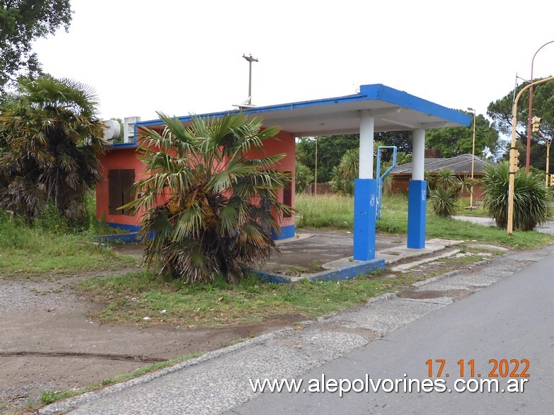 Foto: Azul - Estacion de Servicio Abandonada - Azul (Buenos Aires), Argentina