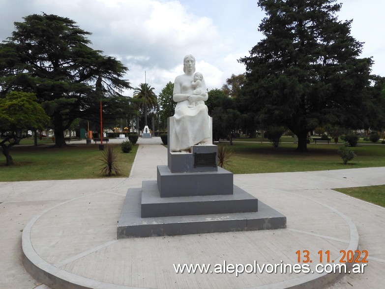 Foto: San Cayetano - Monumento a la Madre - San Cayetano (Buenos Aires), Argentina