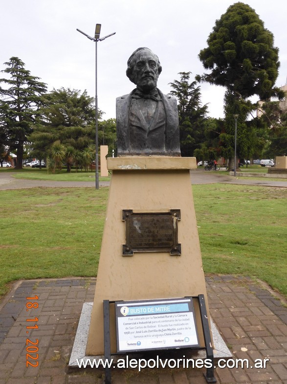 Foto: Bolívar - Plaza Mitre - Busto Bartolomé Mitre - San Carlos de Bolivar (Buenos Aires), Argentina