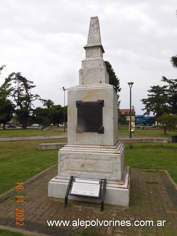 Foto: San Carlos de Bolívar - Plaza Mitre - Piramide - San Carlos de Bolivar (Buenos Aires), Argentina