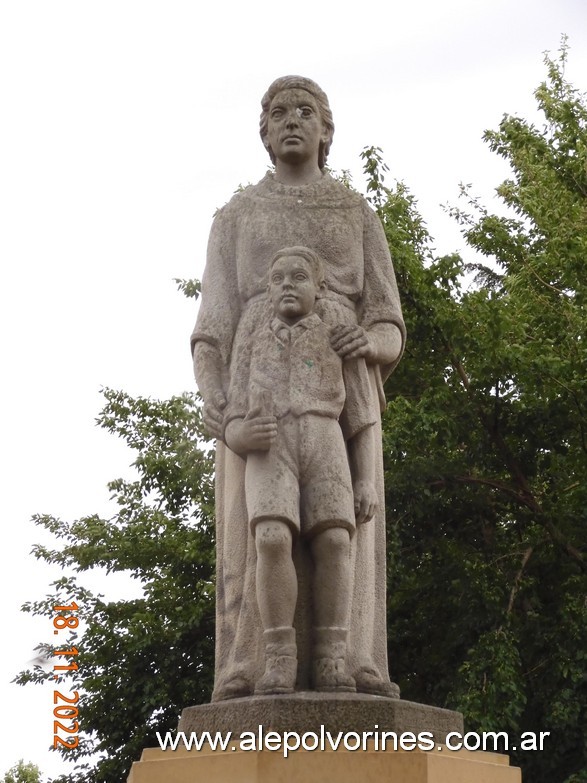 Foto: San Carlos de Bolívar - Monumento a la Madre - San Carlos de Bolivar (Buenos Aires), Argentina