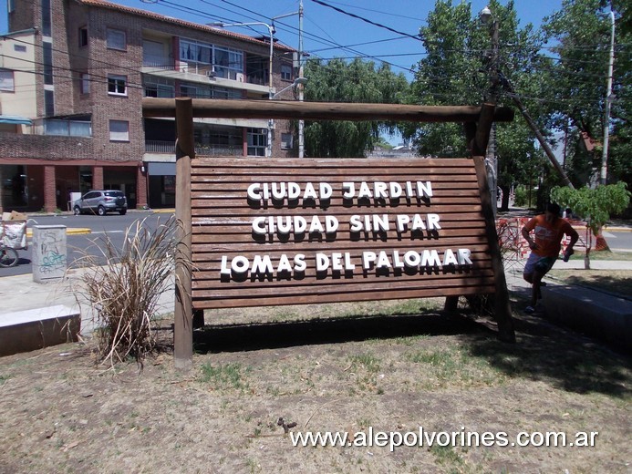 Foto: Ciudad Jardín Palomar - Acceso - Ciudad Jardín Palomar (Buenos Aires), Argentina