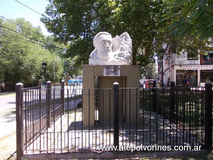 Foto: Ciudad Jardín Palomar - Monumento Martin Guemes - Ciudad Jardín Palomar (Buenos Aires), Argentina