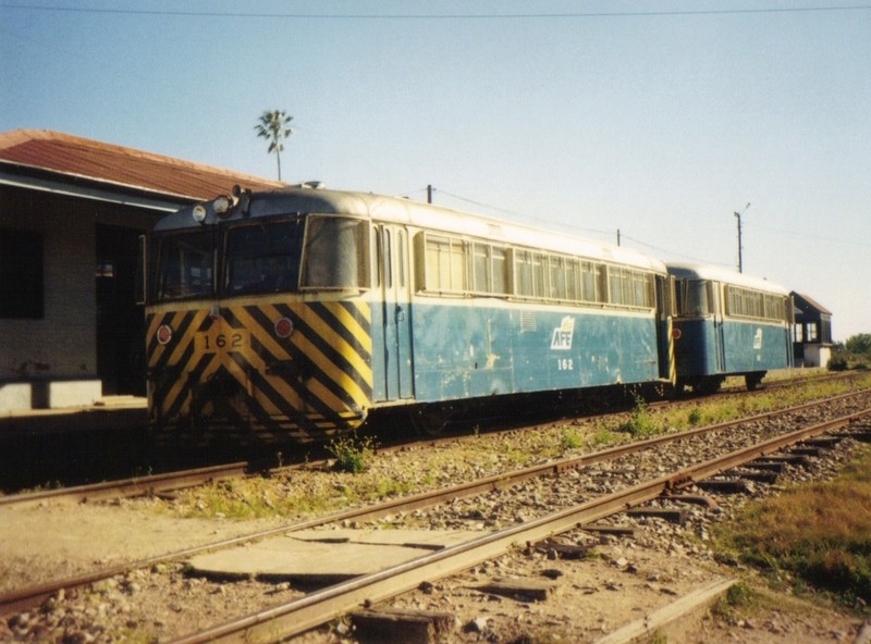 Foto: coche motor en estación Víctor Sudriers - Empalme Olmos (Canelones), Uruguay