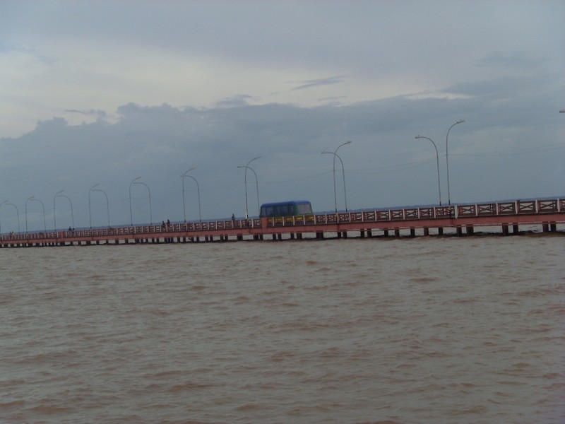 Foto: Coche motor del espigón sobre el Amazonas. Gratuito - Macapá (Amapá), Brasil