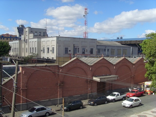 Foto: antigua estación Brás (SPR-EFSJ); al fondo, estación Roosevelt (EFCB) - São Paulo, Brasil