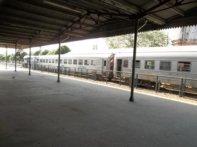 Foto: estación Luján, coches portugueses del servicio local - Luján (Buenos Aires), Argentina