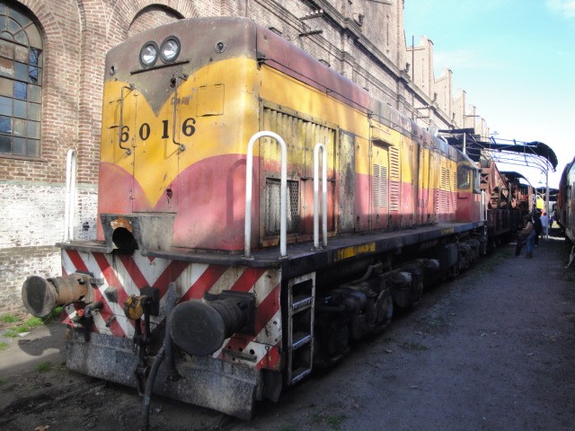 Foto: locomotora General Electric U12C - Remedios de Escalada (Buenos Aires), Argentina