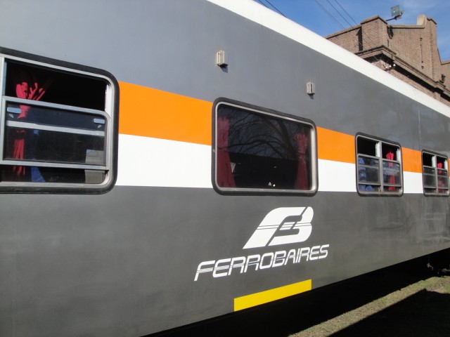 Foto: coche de larga distancia - Remedios de Escalada (Buenos Aires), Argentina