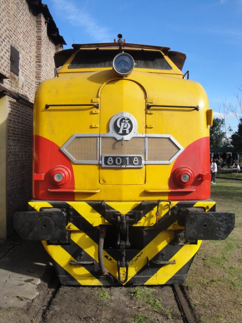 Foto: locomotora Alsthom - Remedios de Escalada (Buenos Aires), Argentina